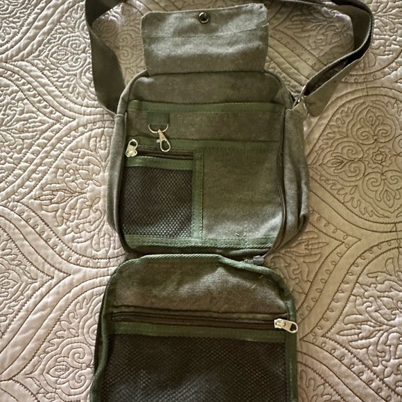 Maze Exclusive Unisex Bag Green - Picture 2 of 3